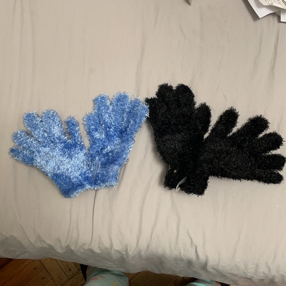 Warm fuzzy gloves , brand new👋